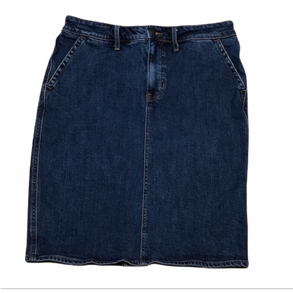 3/$35. Old Navy denim skirt Excellent Condition Size 8. Length 21.5”